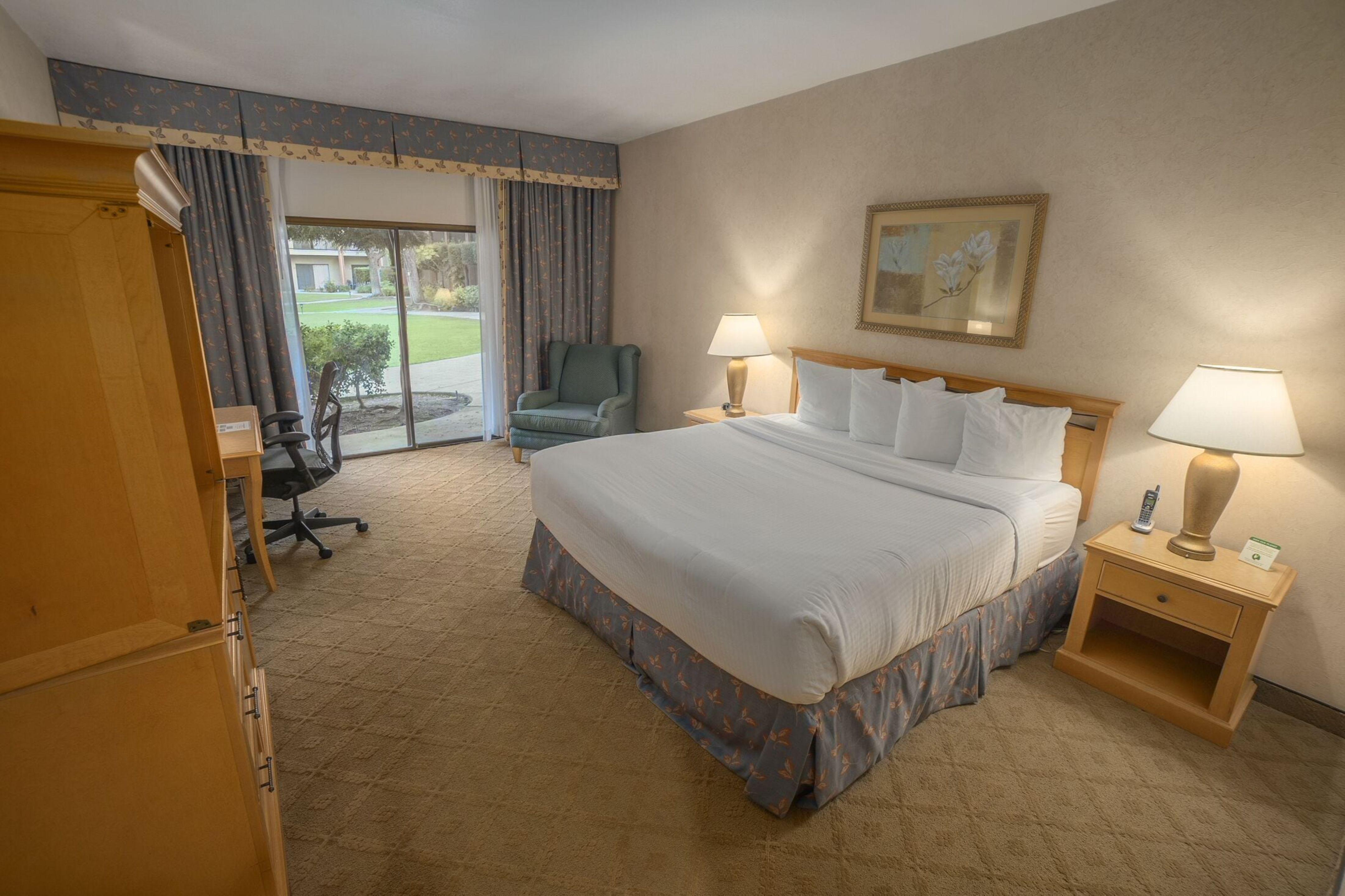 Piccadilly Airport 3*