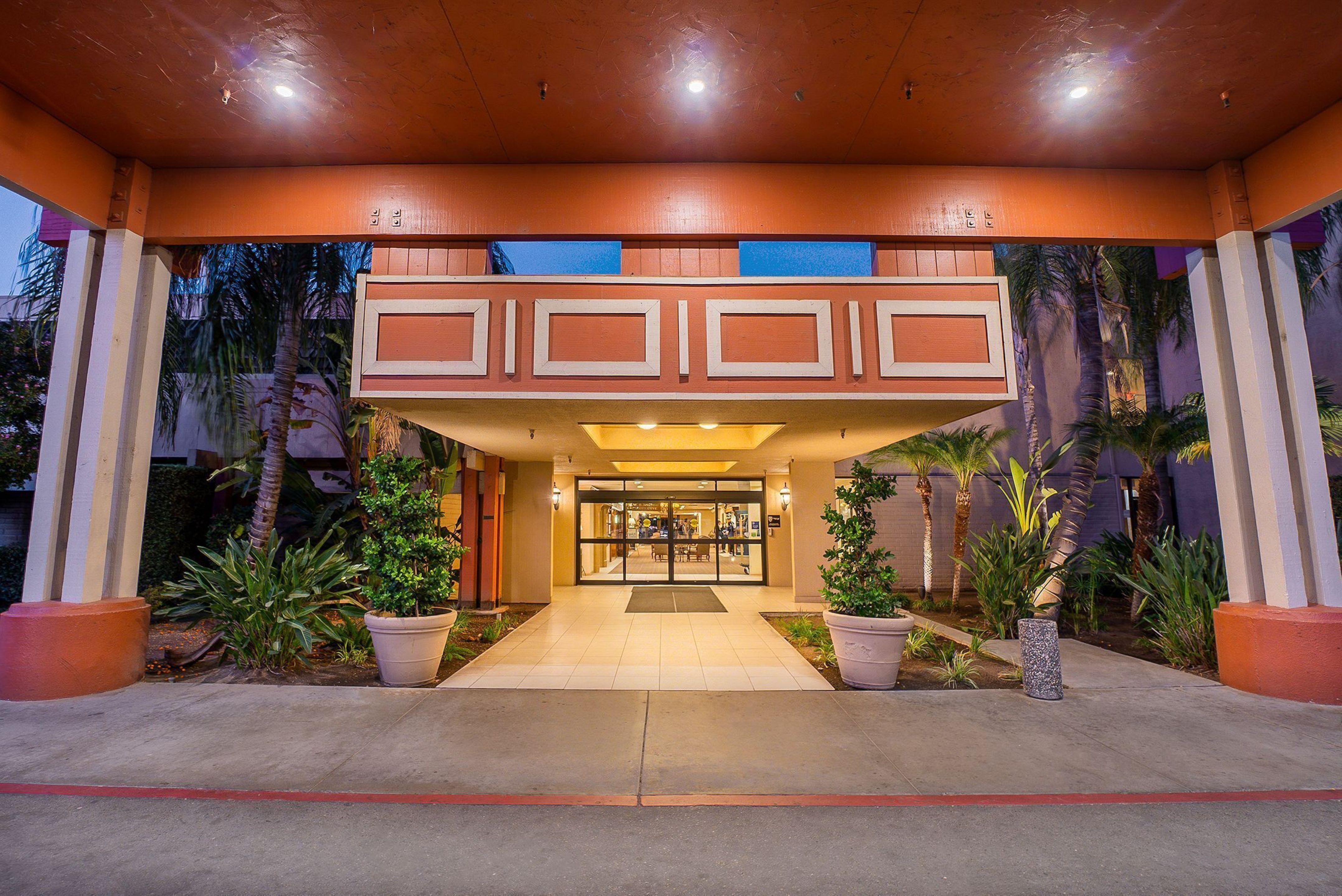 Piccadilly Airport Fresno