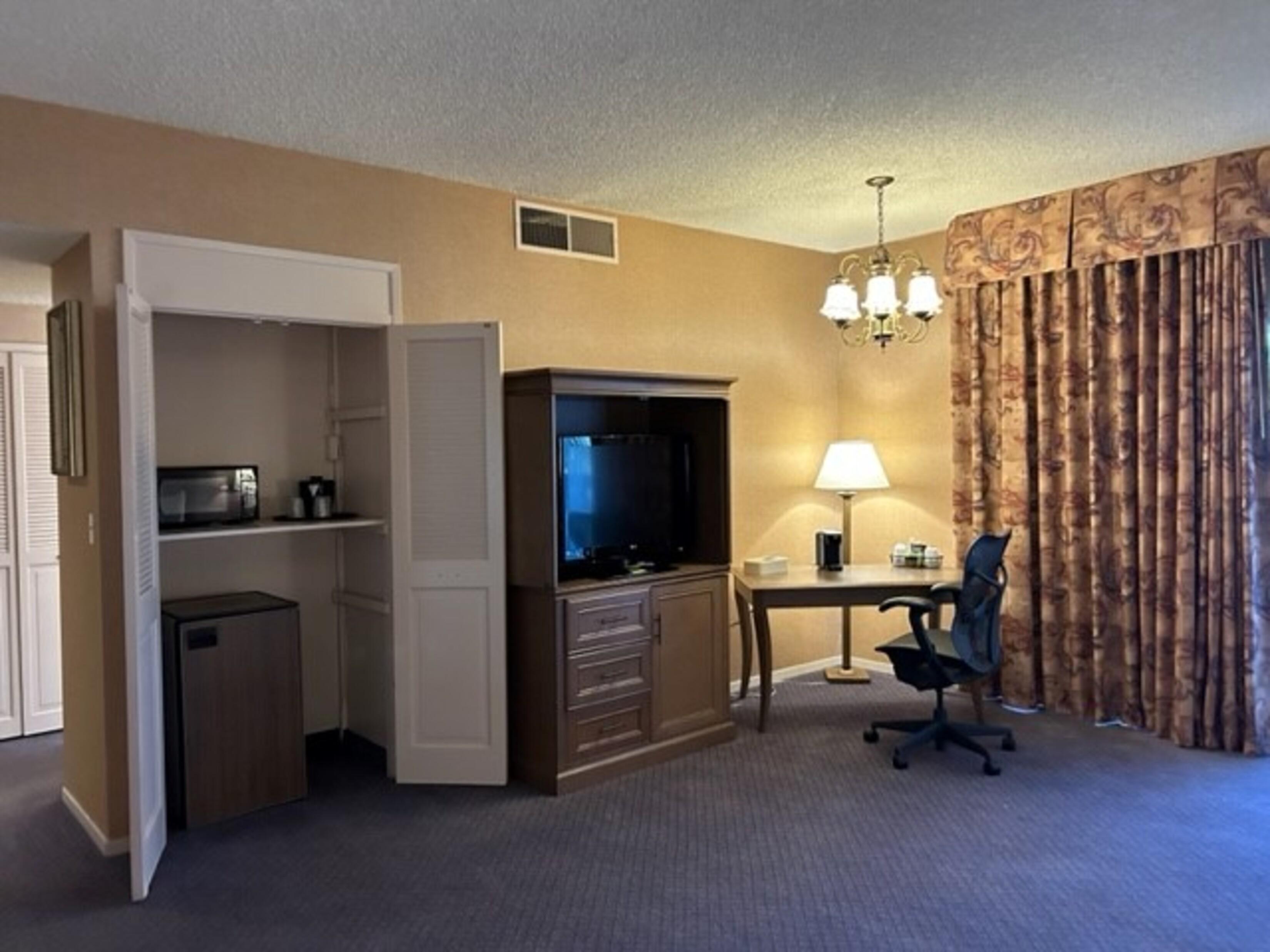 Piccadilly Airport 3* Fresno